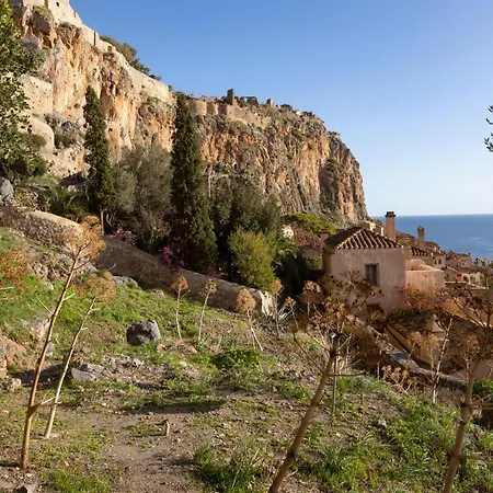 Victoria's House In Castle Willa *